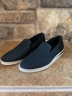 Knit fabric upper Slip-on Round toe Synthetic lining Lightly padded footbed 1" m